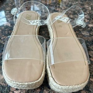 New girls sandals size 37 nwt
